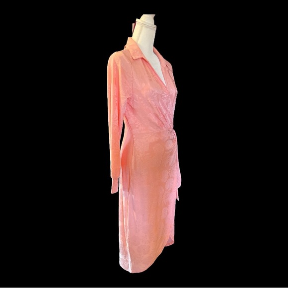 Beautiful Salmon-Colored Feminine Robe. NEW - Picture 5 of 6